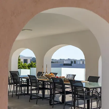 Villa Ausina By Abahana