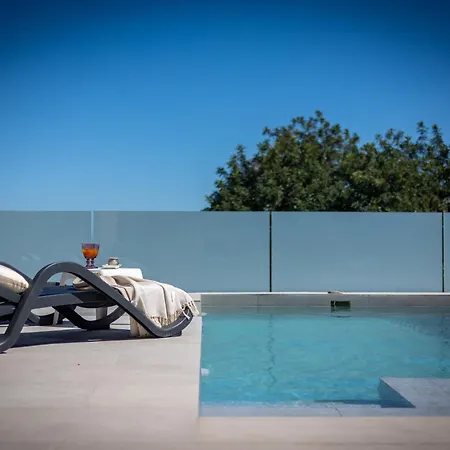 Villa Ausina By Abahana *